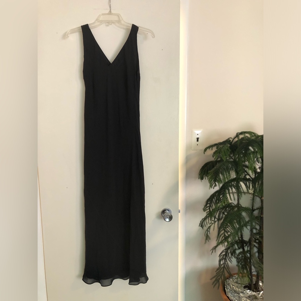 Banana Republic 100% Silk Sleeveless V-Neck black Maxi Dress Size 4